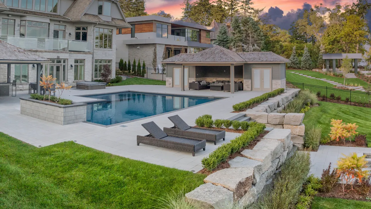 Backyard getaway landscaping in Hamilton, Ontario