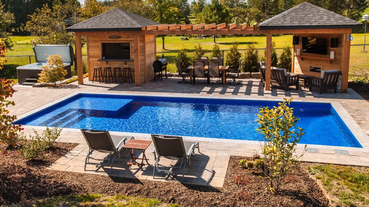Swimming pool with integrated seating