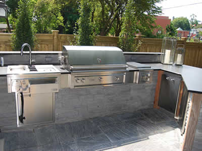 Built-In BBQs and Outdoor Kitchens - Backyard Landscaping