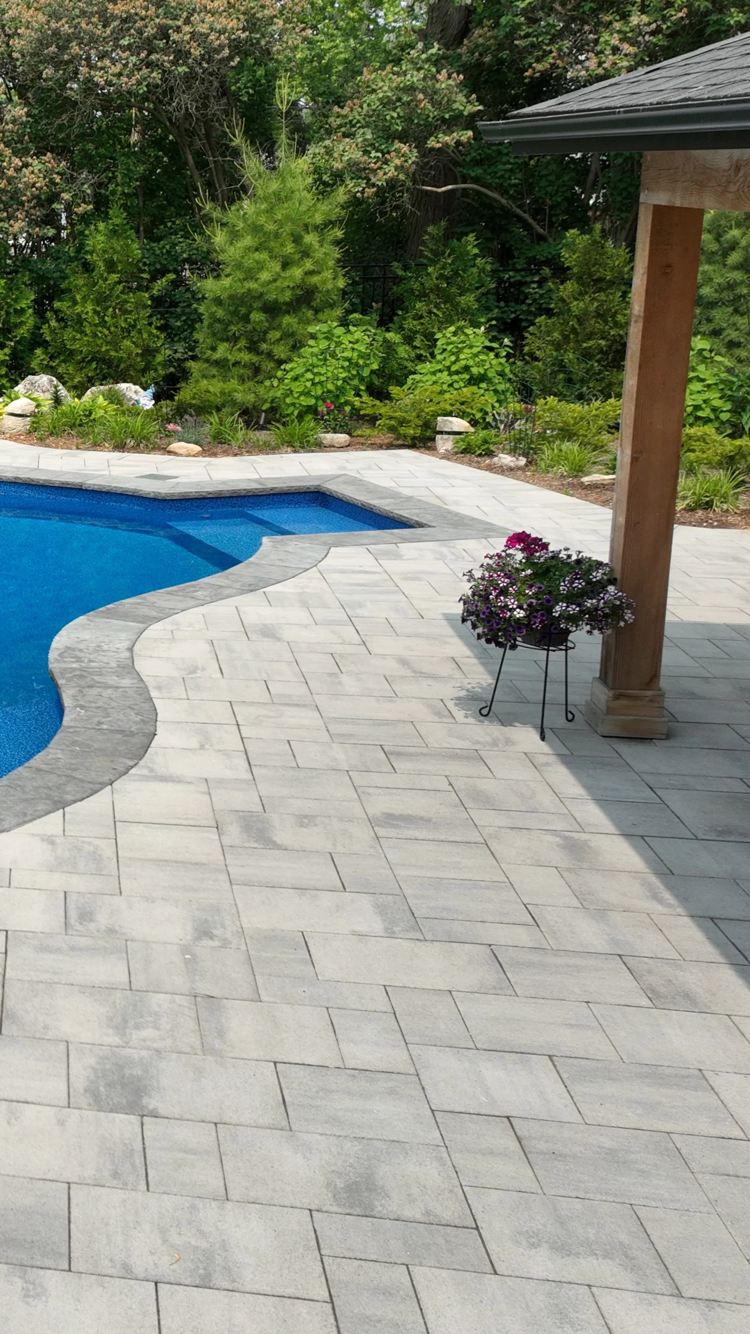 Swimming Pool builders in Burlington, Ontario