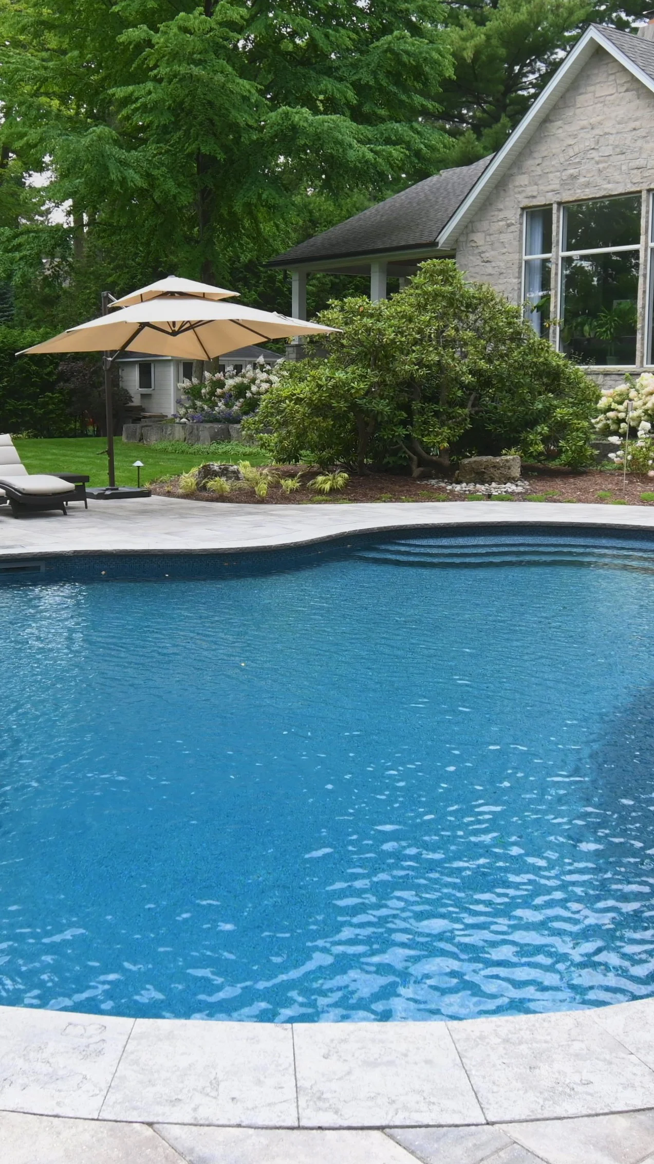 Swimming Pool builders in Burlington, Ontario