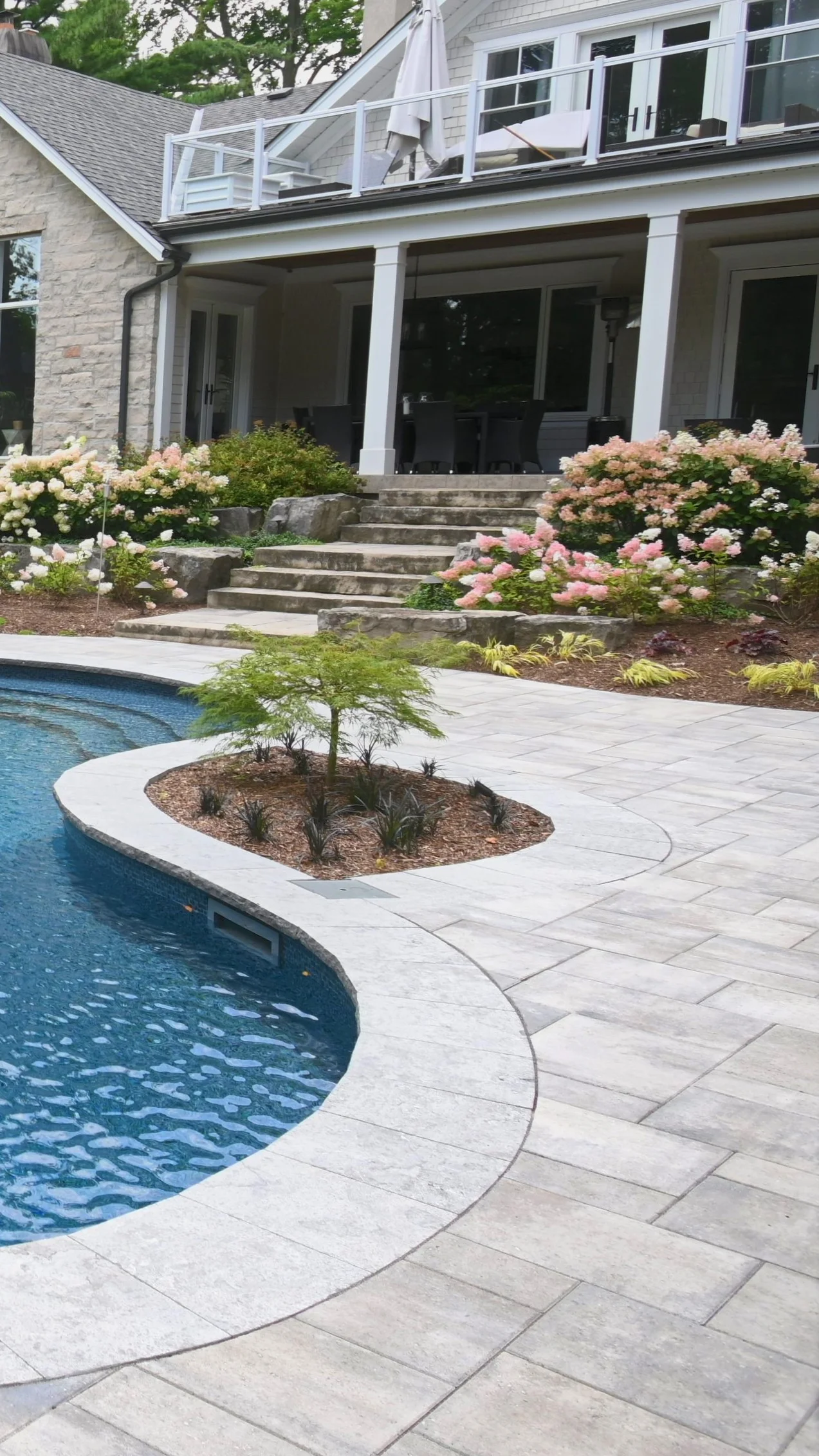 Swimming Pool builders in Burlington, Ontario