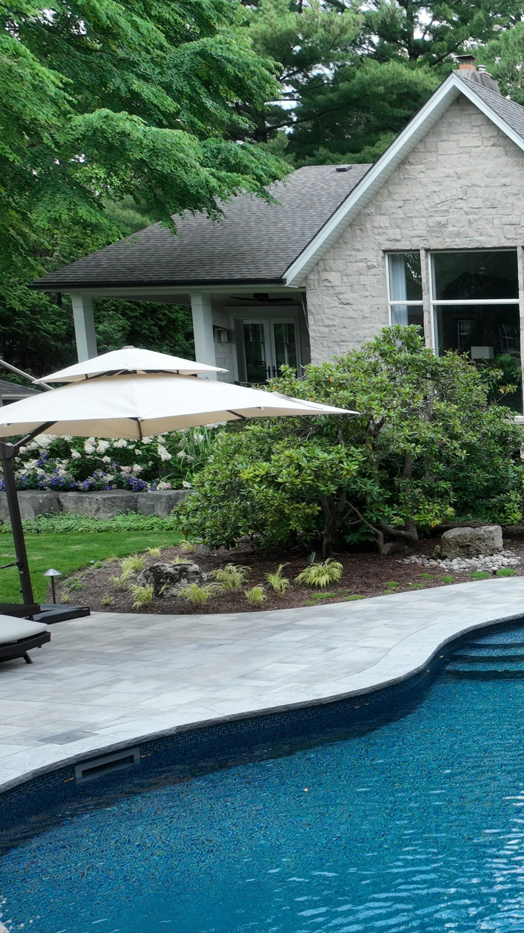 Swimming Pool builders in Burlington, Ontario