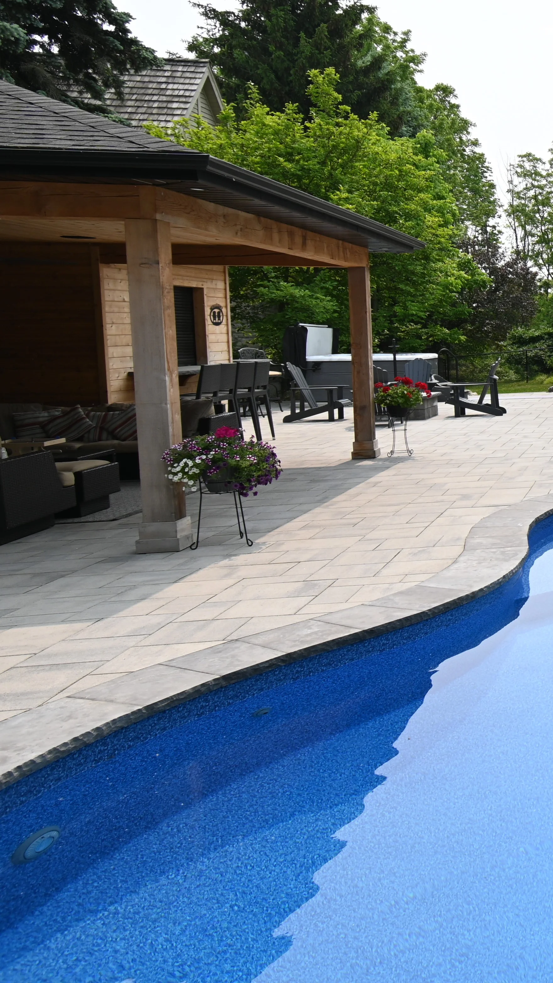 Swimming Pool builders in Burlington, Ontario