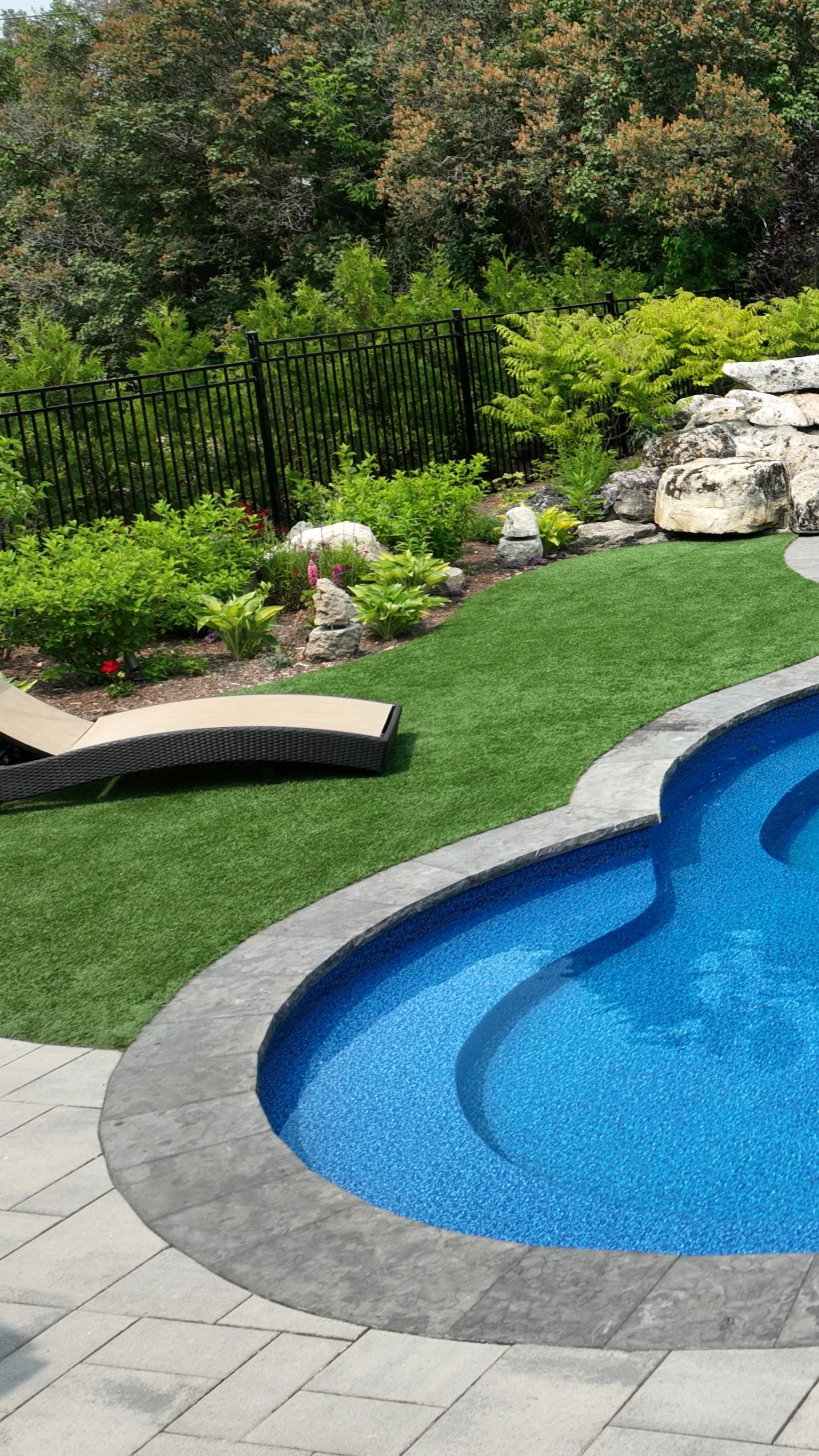 Swimming Pool builders in Burlington, Ontario