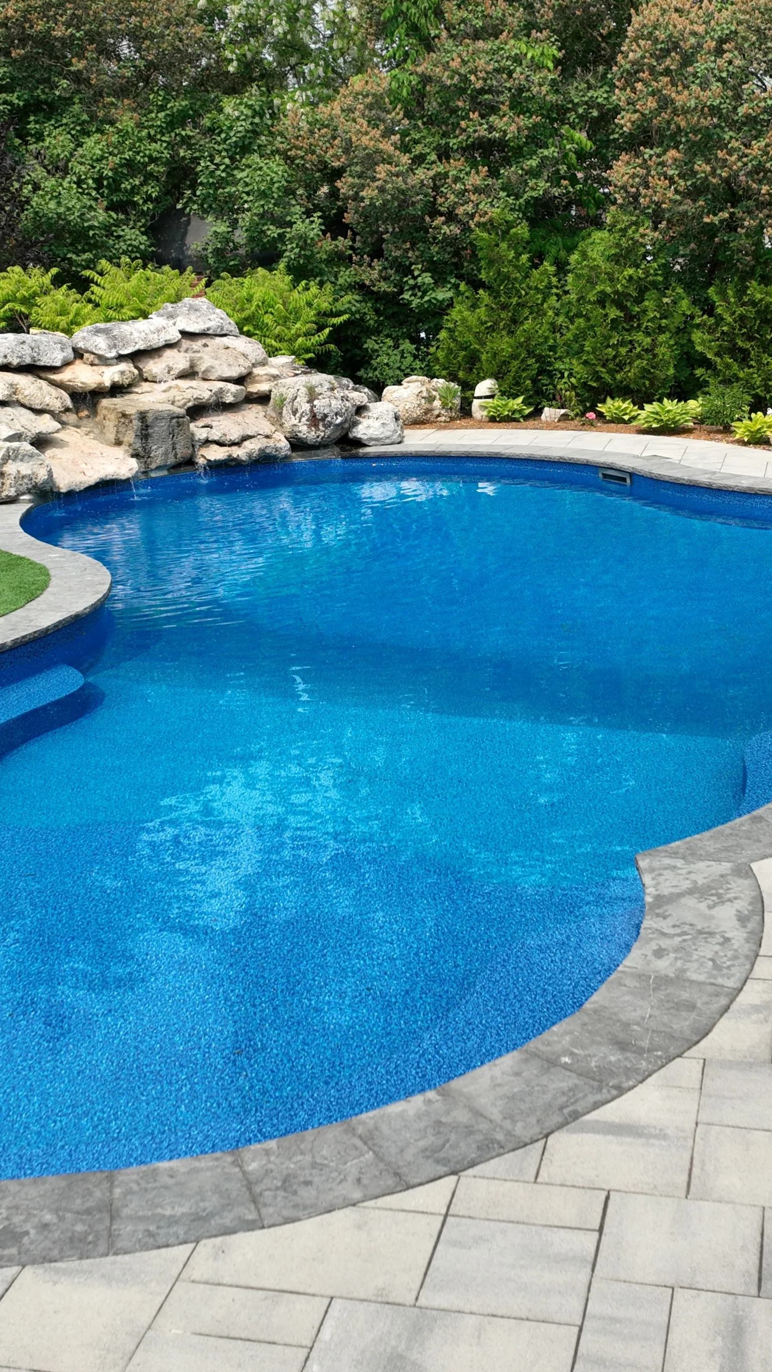 Swimming Pool builders in Burlington, Ontario