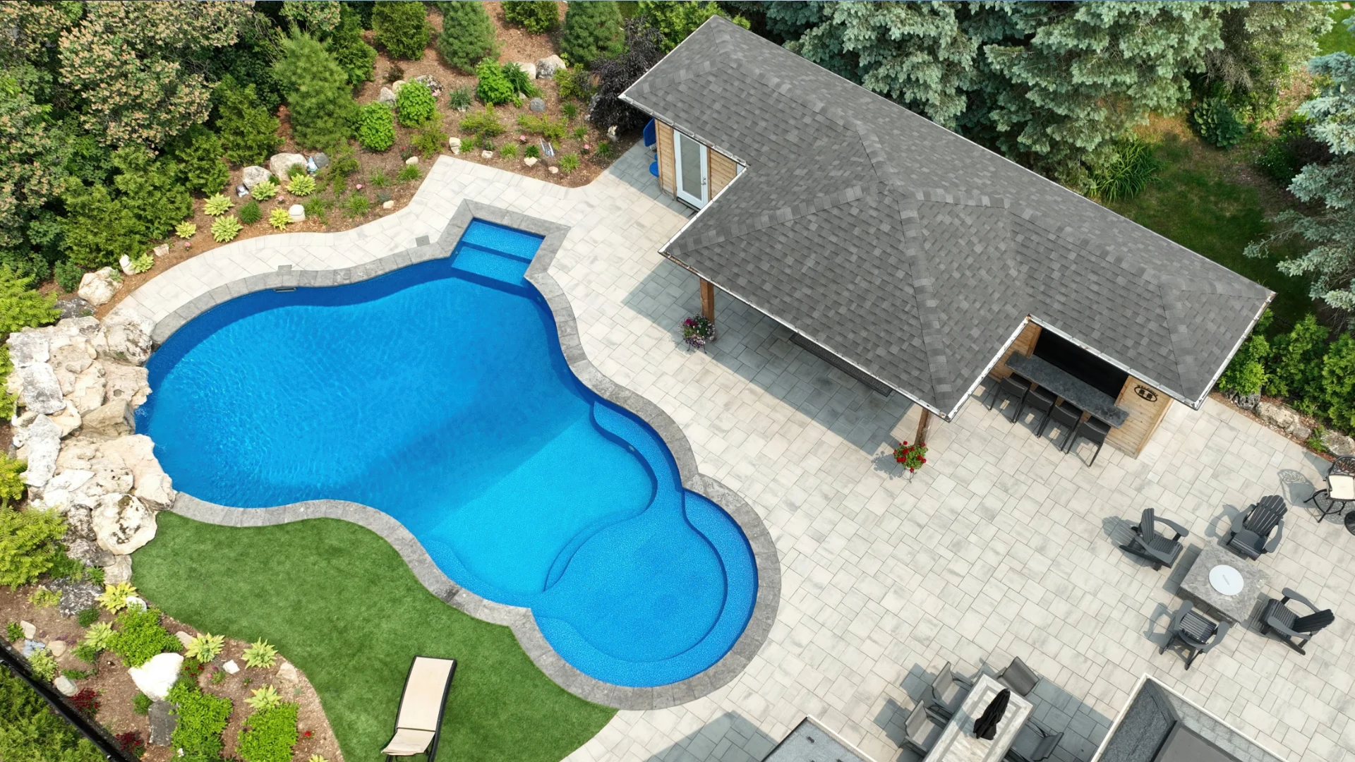 Swimming Pool builders in Burlington, Ontario