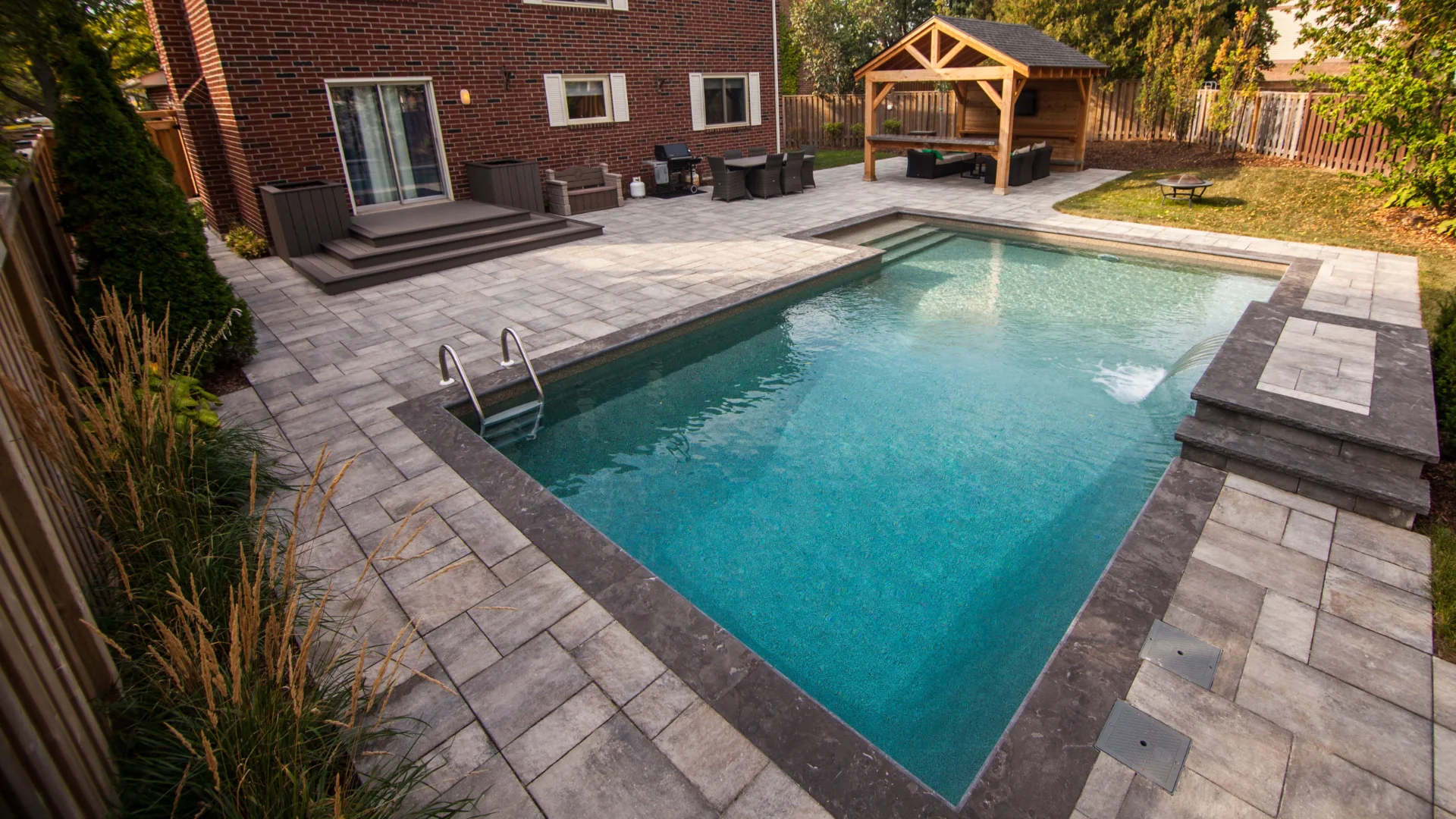 Swimming Pool builders in Burlington, Ontario