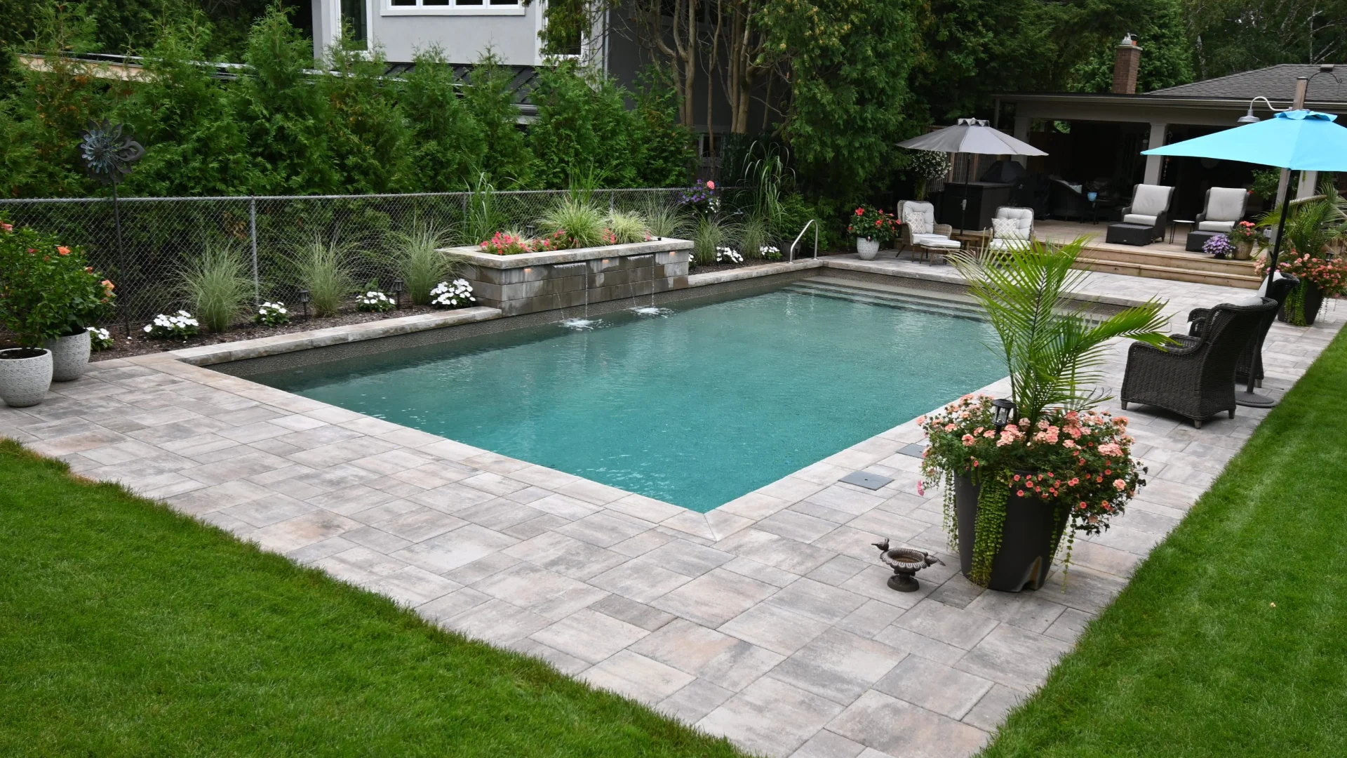 Swimming Pool builders in Burlington, Ontario