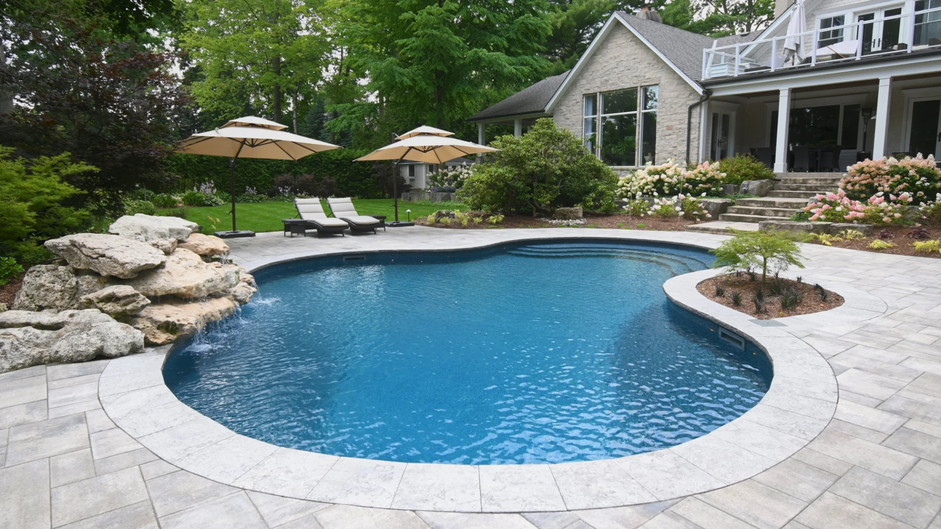 Swimming Pool builders in Burlington, Ontario